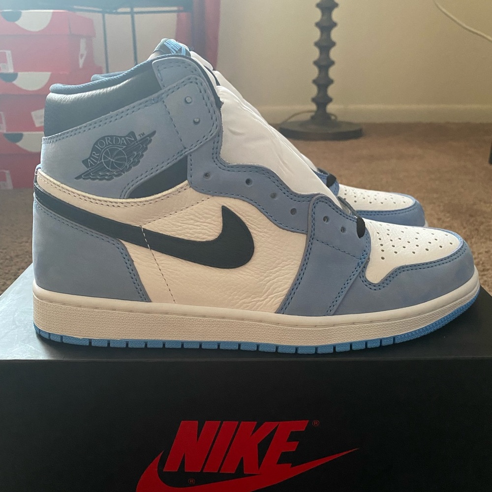 Air Jordan Retro 1 High “University Blue”